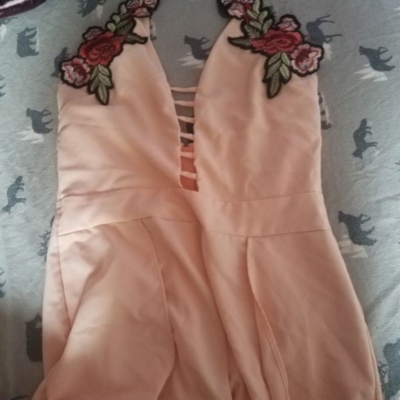 Dresses - Picture 2 of 8